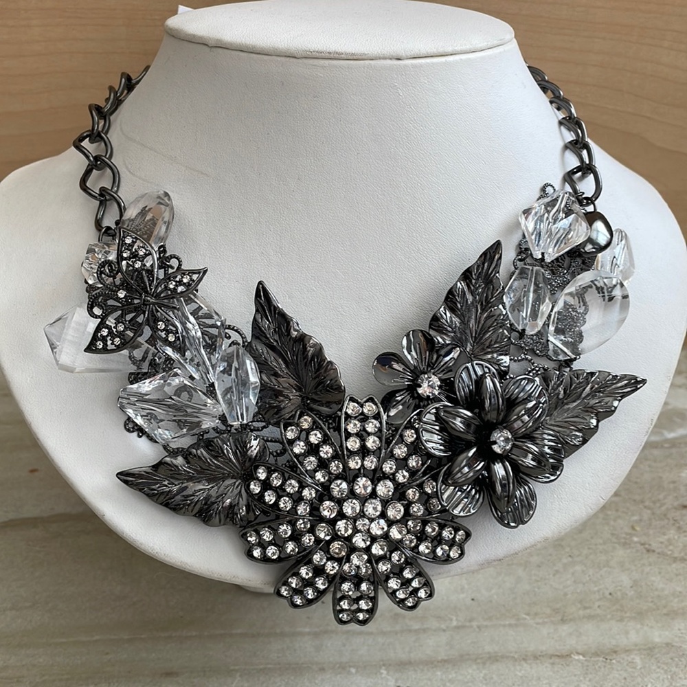 Bold and unique necklace by Mixit. NWT.